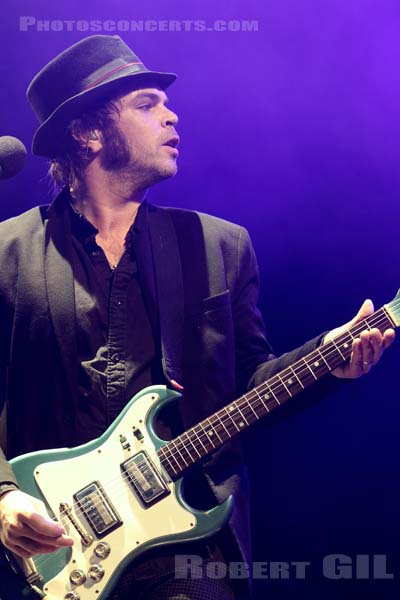 GAZ COOMBES - 2015-06-24 - PARIS - Place de la Republique - Gareth Michael Coombes